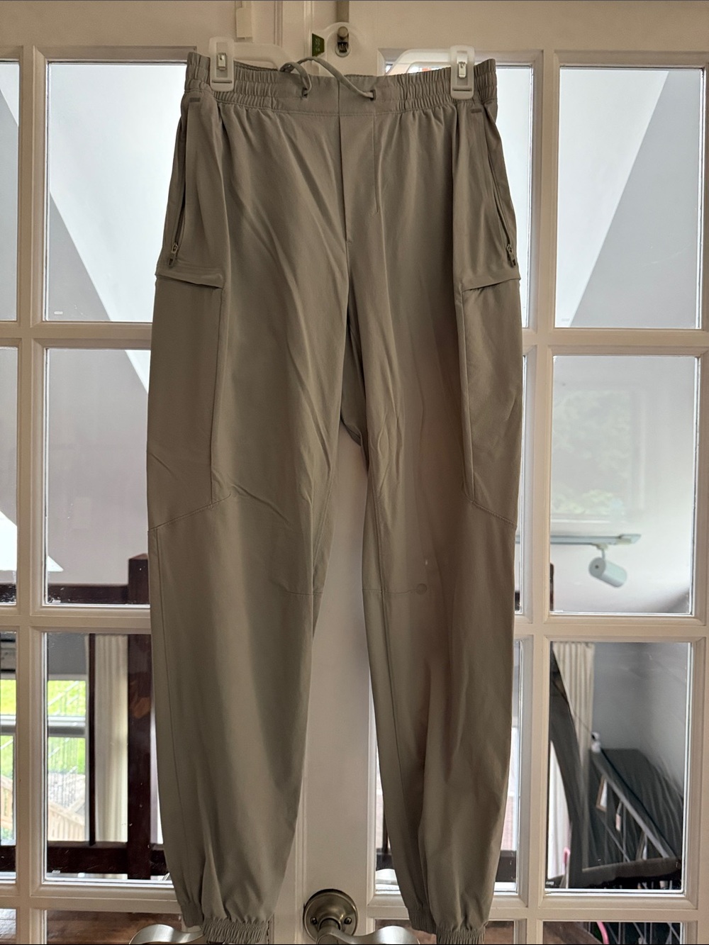 69. lululemon jogger *flaw on drawstring